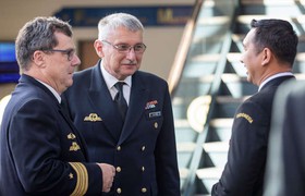 Schifffahrt verbindet, Marine vereinigt