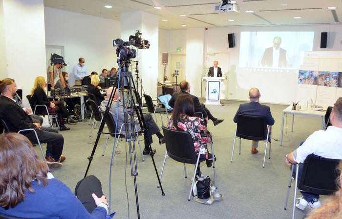 Zwischen Bits, Bytes und Büro – neue hybride Führung