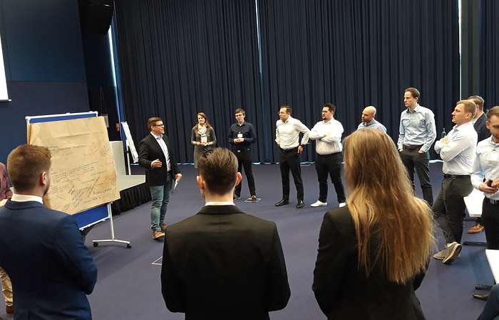 PERSPEKTIVWECHSEL GEHT IN DIE VIERTE RUNDE: Campus.Führen: Wirtschaft trifft Bundeswehr