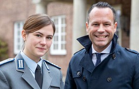 CAMPUS FÜHREN 2.0 Business-Anzug trifft auf Uniform