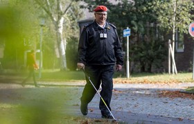 MENSCHEN DER FÜHRUNGSAKADEMIE Soldat mit Blindenstock Soldat mit Blindenstock PTBS FÜHRUNGSAKADEMIE DER BUNDESWEHR