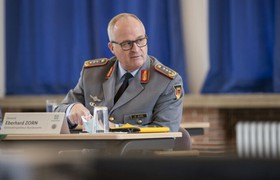 „Ich möchte das GIDS stärker nutzen“ Generalinspekteur der Bundeswehr besucht GIDS
