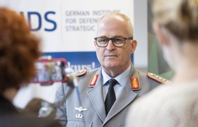 Wichtige strategische Beratung – General Zorn im Interview mit dem GIDS