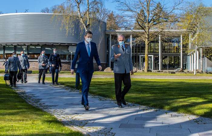 Staatssekretär beeindruckt von der Ausbildung in Pandemiezeiten