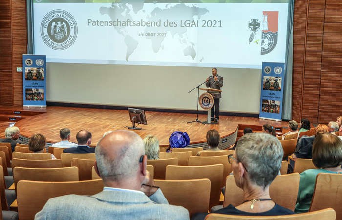 Ein Anker in der Fremde – Pate an der Führungsakademie