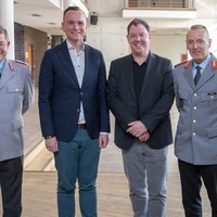 Begrüßung von MdB Johannes Arlt durch Brigadegeneral Pieper
